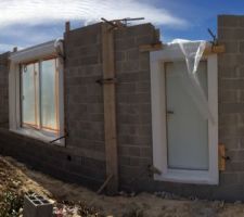 Porte de garage et baie vitr&eacute;e 1