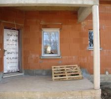 Les poteaux sont déshabillés.