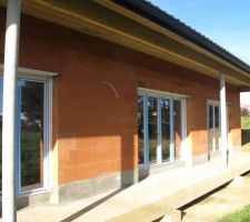 Les poteaux sont déshabillés.