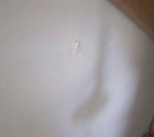Attention, trés fort, quand ils ont mis les radiateurs dans les SDB, ils ont transpercés les murs, soit un total de 6 bosses...