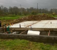 Le vide sanitaire a &eacute;t&eacute; mont&eacute; en 2 journ&eacute;es, jeudi 2 et vendredi 3 avril, bon travail des ma&ccedil;ons.