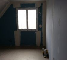 Chambre enfant (mon smartphone avait du mal a faire la mise au point, celle chambre est beaucoup plus clair que sur la photo)