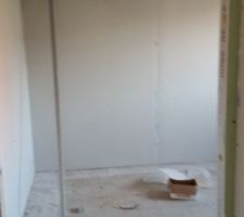 Chambre RDC depuis la porte