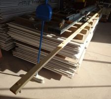Pour retenir la membrane du plafond et les suspentes
