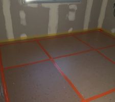 Mise en place de l'isolation du plancher chauffant (chambre 1)