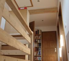 En haut de l'escalier