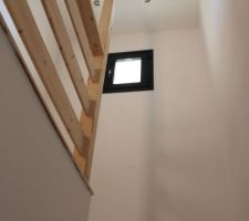 Au milieu de l'escalier