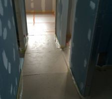 Mise en place isolation plancher chauffant ( dégagement / chambre 2 )