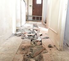 Trancher des toilettes au couloir