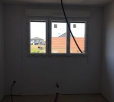 Chambre amis avec triple fenêtre