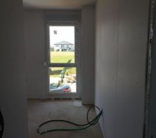 Entrée de notre chambre avec première fenêtre