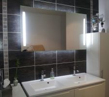 Le rendu fait jaune mais en r&eacute;alit&eacute; le cr&eacute;pis est blanc avec mod&eacute;nature gris-violet