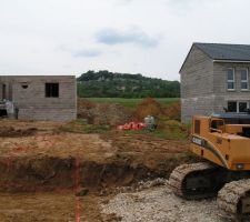 Vue depuis ma future entrée de garage sur mon voisin de droite mais surtout sur le village de Prény