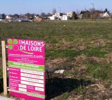 Pose du panneau d'affichage du PC.Une petite erreur s'est gliss&eacute; sur le panneau(855m)&ccedil;