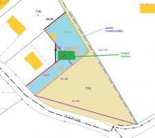 Terrain : La zone jaune et bleue est la surface. La zone bleue �©tant la partie constructible (1200 m2).
L'implantation de maison (verte) se ferait en haut � gauche du terrain (� 40m de la rue, elle est repr�©sent�©e avec une terrasse en gris).