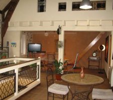Le séjour avec la mezzanine 2 au dessus