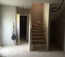 Mise en place des cloisons, &eacute;lectricit&eacute; RDC.