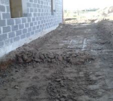 Enlèvement et terres nivelées autour de la maison
80 m3, petit engin