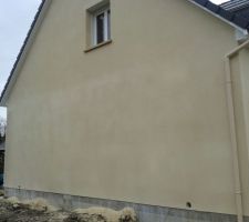 Tache sur cr&eacute;pis, cot&eacute; gauche de la maison. Pour ceux qui n'avait pas bien vu sur la photo pr&eacute;c&eacute;dente ;)