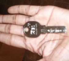 Et voici enfin la clef de chez nous, on y croyait plus!