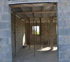 Seuil ciment porte fenêtre chambre marine