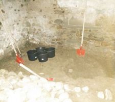 Samedi soir, fin de chantier, je suis crevé... Pour l'instant j'ai retiré tout ça tout seul, avec des sceaux, à l'ancienne...
