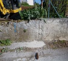 Mur de clôture mitoyen avant démolition muret