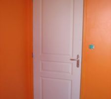 Porte chambre orange