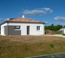 Régalage des terres et chemins d'accès   tour de maison faits !!!