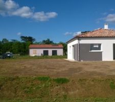 Régalage des terres et chemins d'accès   tour de maison faits !!!