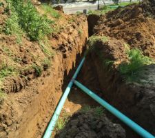 1ère partie remise en forme du terrain   raccordement eau usées, eau potable, elec, télécom et futur alimentation du portail