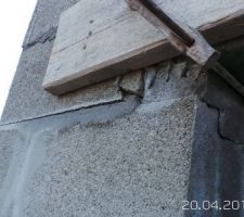 La poutre de la porte de garage repose sur un bricolage qui ne me semble pas saint. Notre maison va-t-elle vraiment reposer là dessus ?