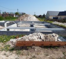 Et voilà, après trois semaines de séchage voici le vide sanitaire. vue de face.