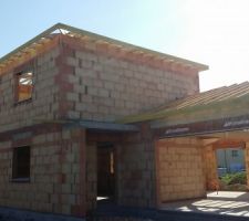 Etage en charpente industrielle et rdc en tradi apparente