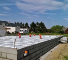 Plaques isolantes en polystyrène extrudé, du travail propre en une journée.
