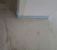 Joint de dilatation fissur&eacute;... c'est normal nous a dit le carreleur !
