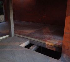 Pose de l'isolation de sol du RDC