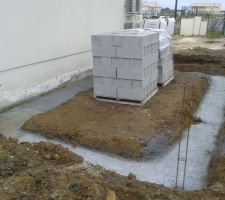 Semelles b&eacute;ton arm&eacute; garage accol&eacute;