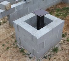 Photo 2 : Nouvelle photo du poteau HEA où l'on voit bien le niveau de béton à l'intérieur