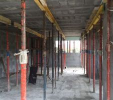 Salon - salle à manger - au centre il y aura le poêle