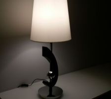 Lampe haute posée sur enfilade : coup de coeur !