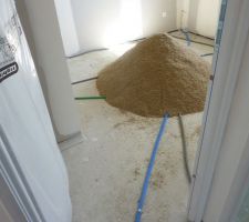 23.04.2015 : livraison de sable pour la chape