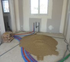 23.04.2015 : livraison de sable pour la chape