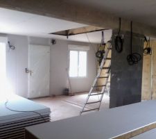 &agrave; savoir, les plaquistes posent aussi les c&acirc;bles &eacute;lectriques