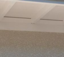 Finition par les peintres extérieurs....absente, on voit tous les pas de vis