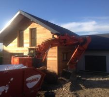 Terrassement en cours : on remblaie