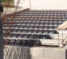 Réalisation du plancher. La photo montre celui de la terrasse