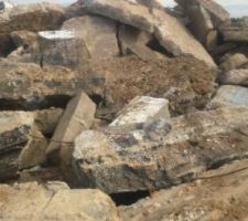 Bonjour 
Voici quelques photos du terrain ou &ccedil;a avance &agrave; pas de fourmi aujourd hui il y avais personnes sur le terrain