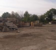 Bonjour 
Voici quelques photos du terrain ou &ccedil;a avance &agrave; pas de fourmi aujourd hui il y avais personnes sur le terrain