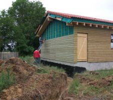 Photo du pignon cote de la maison où on voit comment la charpente est réalisée.